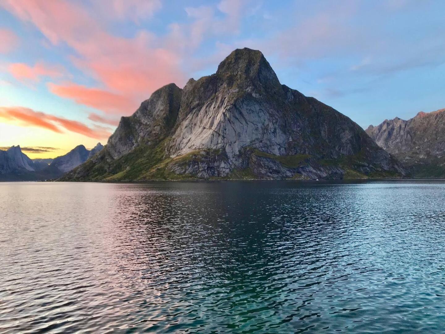 Reinefjorden Lodge Екстериор снимка